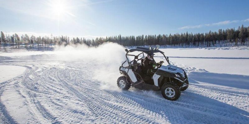 Icebuggy Rennen über einem See Lappland im Winter entdecken mit Nordic