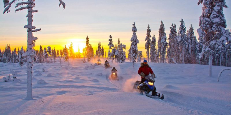 Mehrtägige Schneemobil Tour Abenteuer in Lappland
