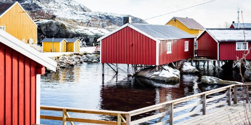 Die Fischerhütten auf Robu auf den Lofoten Inseln in Norwegen