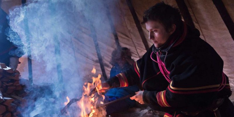 Sami Kultur in Lappland Kochen in einem Lavvu