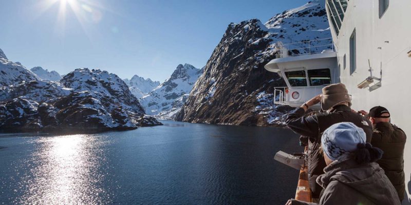 Hurtigruten Landschaft bewundern vom Deck aus