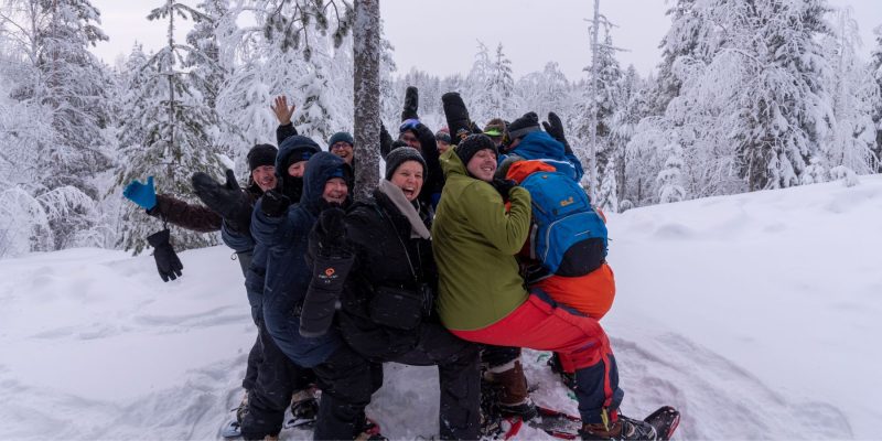 Gruppe im Schnee in Lappland mit Nordic Henk Dujardin