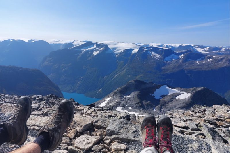 Blick-auf-die-schneebedeckten-Gipfel-des-Berges-Skala