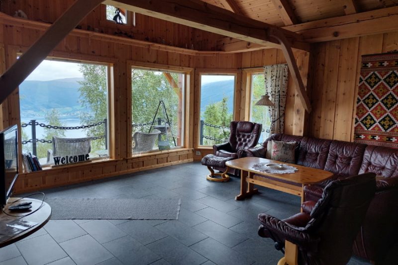 Das-Innere-des-gemütlichen-Haeuschens-am-Nordfjord