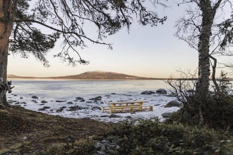 Essen-am-Wasser-im-Westen-Schwedens-©VisitSweden