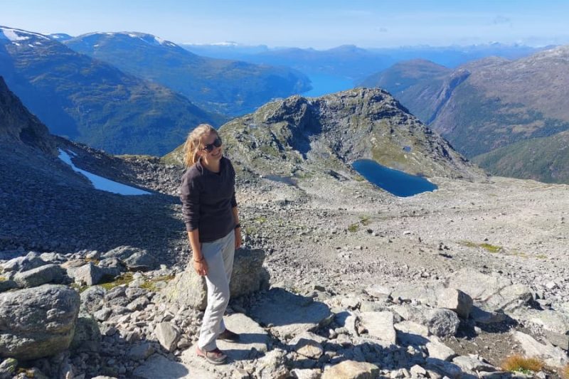 Foto-auf-dem-Gipfel-des-Berges-Skala-mit-atemberaubender-Aussicht