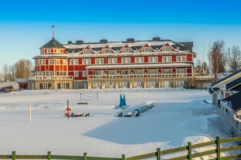Grand-Arctic-Resort-Zwischen-Lodge-und-Hotel