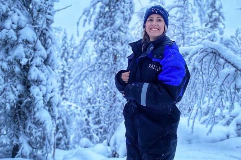 Ingrid-inmitten-der-verschneiten-Waelder-waehrend-einer-Schneeschuhwanderung-©Ingrid-de-Jager