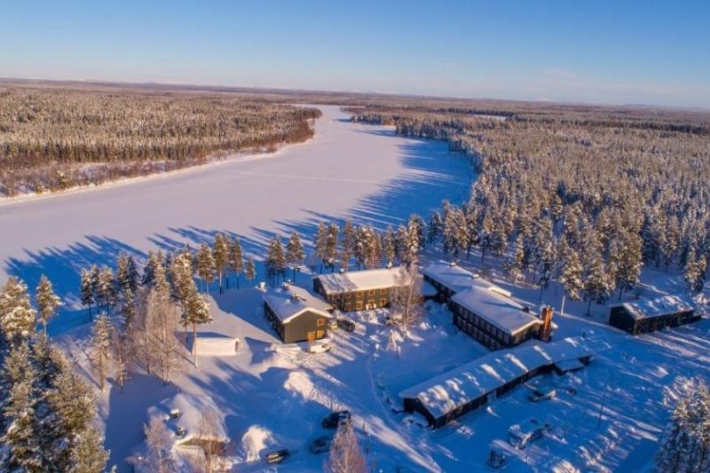Arctic-River-Lodge-aus-der-Luft-Schwedisch-Lappland