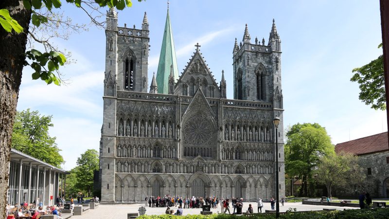 Nidaros-Kirche-Norwegen-mit-Nordic