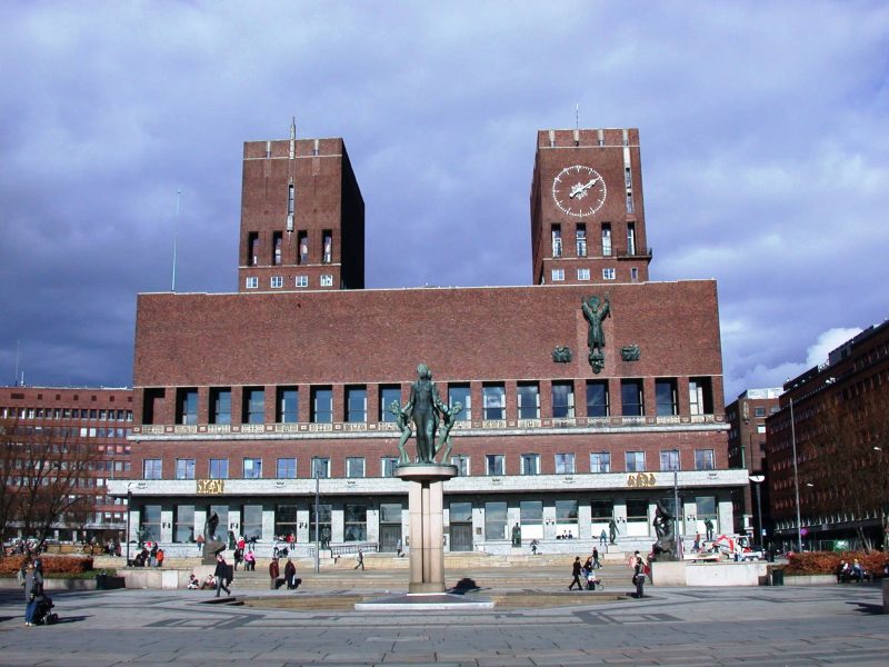 Rathaus-in-Oslo-Norwegen-mit-Nordic