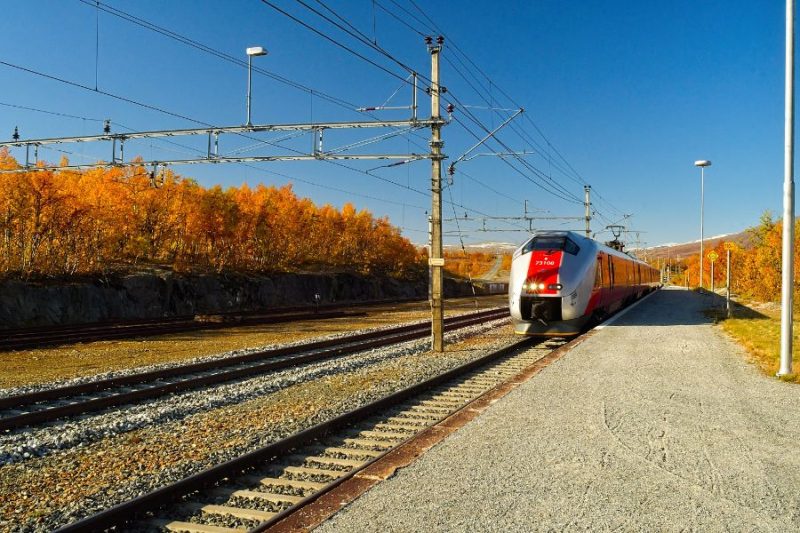 Die-Dovrebahnen-Zugfahrt-durch-Norwegen