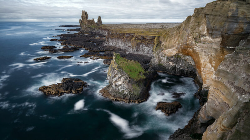 Lóndrangar-Island-entdecken-mit-Nordic-Skandinavien-Spezialist