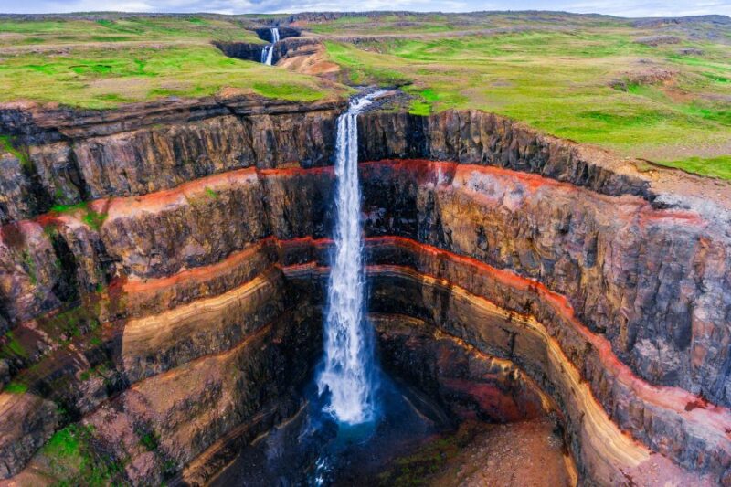 Hengifoss-Wasserfall-auf-Island-Reisen-mit-Nordic-Skandinavien-Spezialist