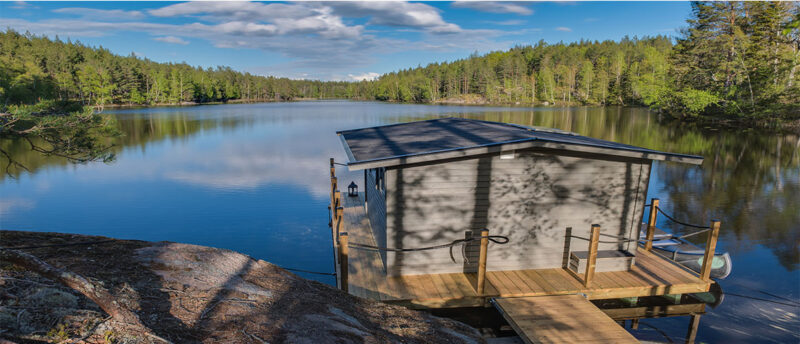 Schwimmendes-Hotel-Sommarhagen-Aussergewoehnliche-Unterkuenfte-in-Schweden-im-Sommer-mit-Nordic-Skandinaien-Spezialist