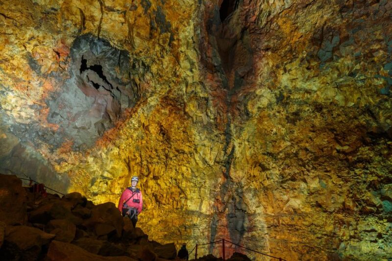 Ins-Herz-eines-Vulkans-Aktivitäten-in-Island-im-Sommer-Reisen-mit-Nordic-Skandinavien-Spezialist