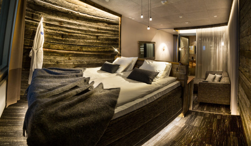 Isosyote_AuroraViewSuite_bed_Pudasjarvi_Finland©ArcticBoutiqueHotelIsoSyote