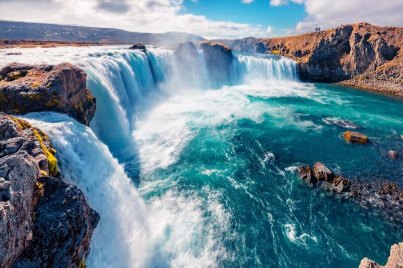 Waserfaelle-in-Island-bestaunen-Reisen-nach-Skandinavien-im-Sommer-entdecken-mit-Nordic-Skandinavien-Spezialist