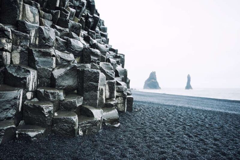 Reynisfjara-Strand-auf-Island-Reisen-mit-Nordic-Skandinavien-Spezialist