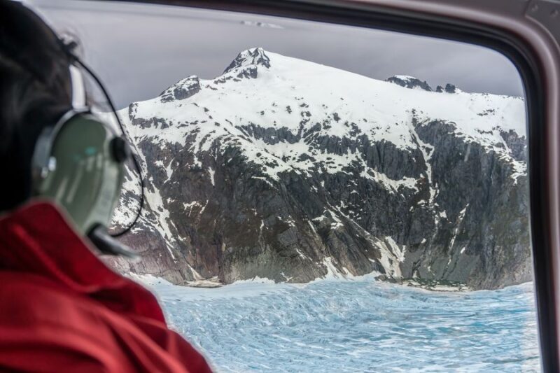 Helikopter-Flug-ueber-Vatnajoekull-Gletscher-auf-Island-Reisen-mit-Nordic-der-Skandinavien-Spezialist