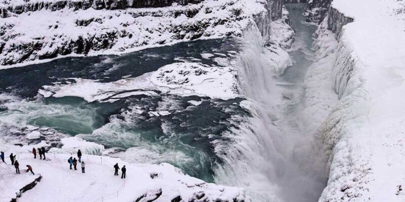 Island-Gulfoss-Wasserfall-im-Winter-Reisen-mit-Nordic-der-Skandinavien-Spezialist