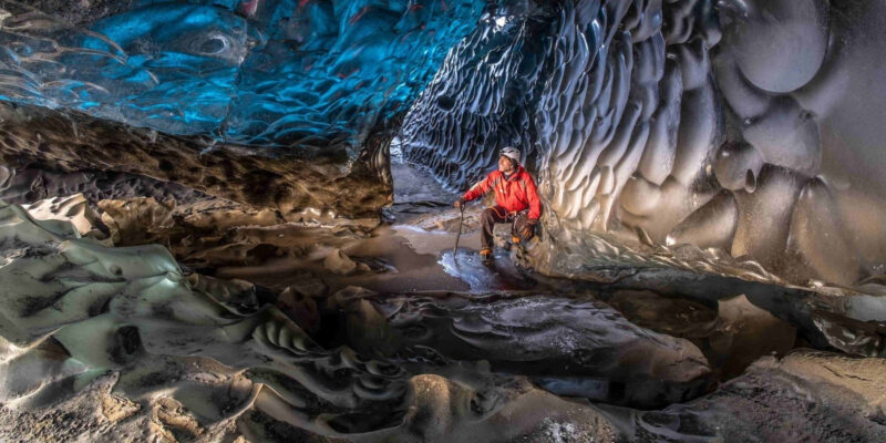 Natuerliche-Eishoehlen-in-Island-Reisen-mit-Nordic-der-Skandinavien-Spezialist