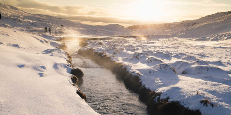 Reykjadalur-Hot-Springs-Wanderung-in-Island-im-Winter-Reisen-mit-Nordic-der-Skandinavien-Spezialist.