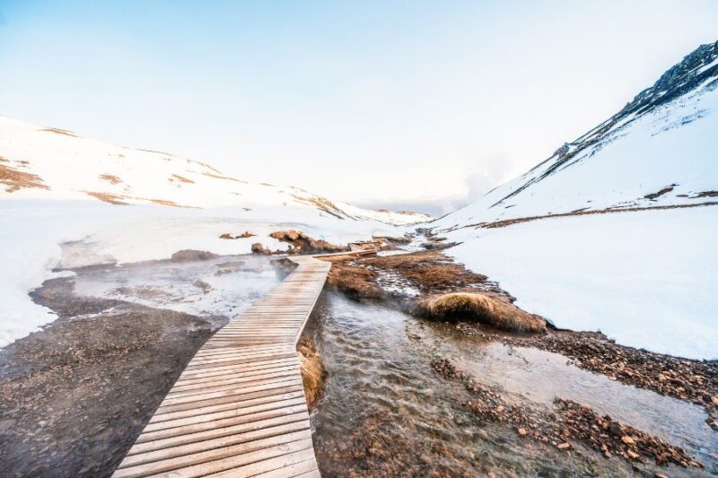 Reykjadalur-Hot-Springs-Winterlandschaft-Reisen-mit-Nordic-der-Skandinavien-Spezialist.
