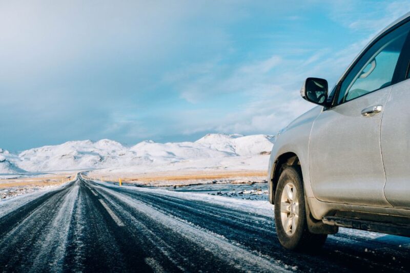 Autofahren-in-Island-im-Winter-Reisen-mit-Nordic-Skandinavien-Spezialist