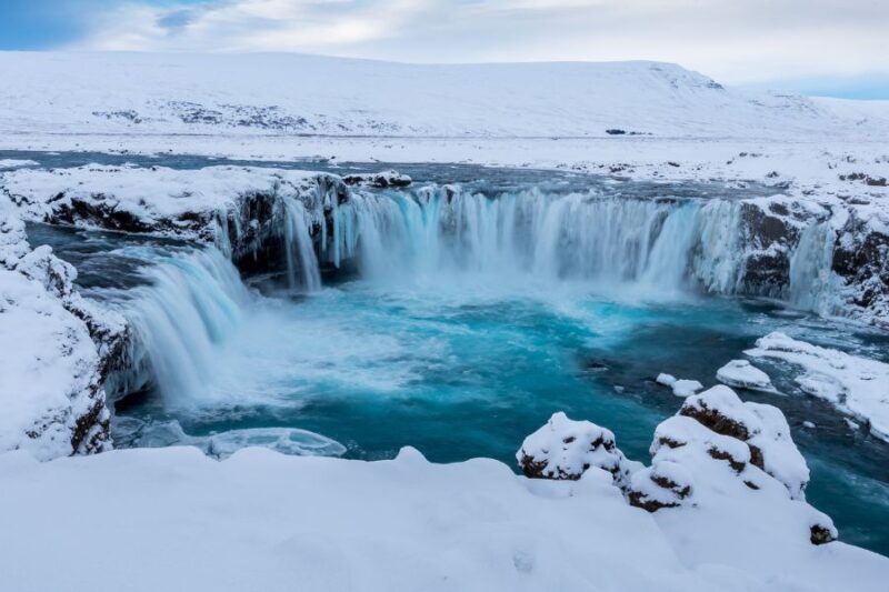 Mehrere-Wasserfaelle-in-Island-im-Winter-Reisen-mit-Nordic-der-Skandinavien-Spezialist