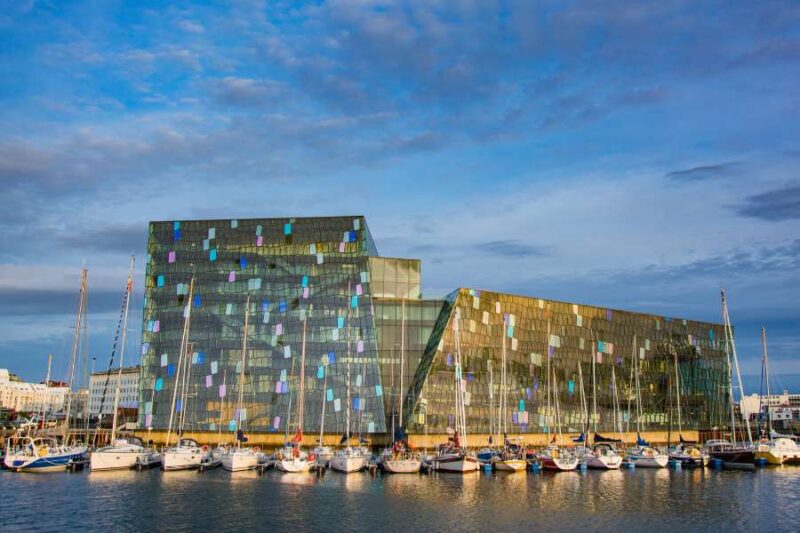 Reykjavik-Harpa-Reisen-nach-Island-mit-Nordic-der-Skandinavien-Spezialist