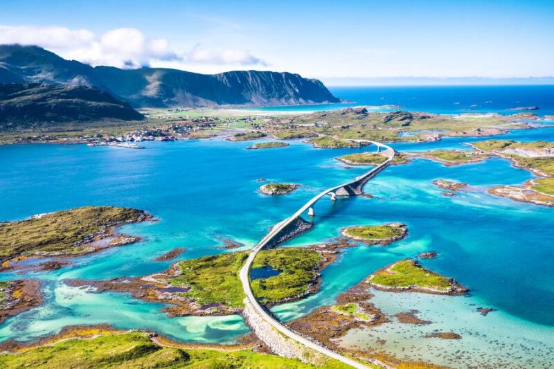 Atlantik-Strasse-auf-den-Lofoten-Inseln-Reisen-nach-Nordnorwegen-mit-Nordic-der-Skandinavien-Spezialist