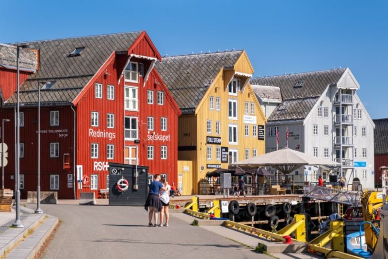 Hafen-von-Tromso-in-Nordnorwegen-besuchen-Reisen-auf-die-Lofoten-mit-Nordic-der-Skandinavien-Spezialist