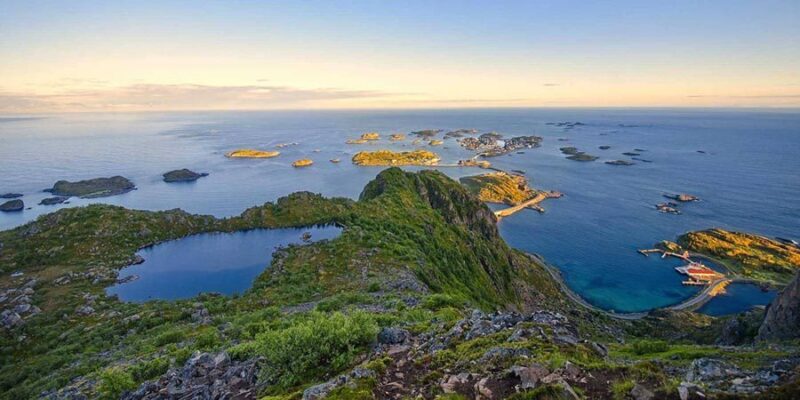 Lofoten-im-Sommer-Reisen-nach-Nordnorwegen-mit-Nordic-der-Skandinavien-Spezialist-©-Agurtxane-Concellon-Hurtigruten