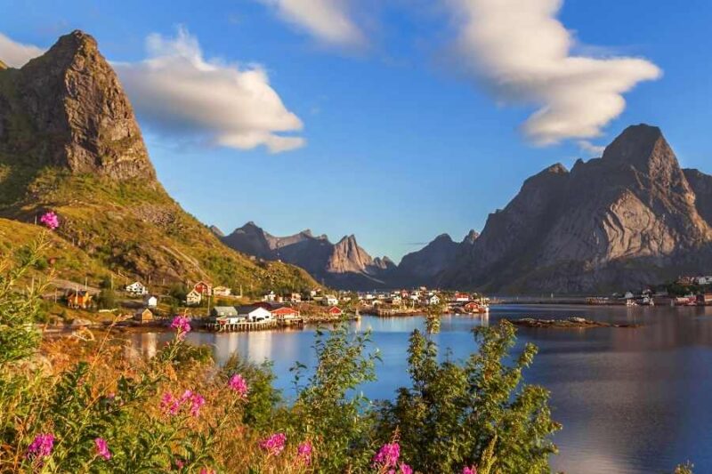 Lofoten-im-Sommer-Urlaub-in-Nordnorwegen-Reisen-mit-Nordic-der-Skandinavien-Spezialist