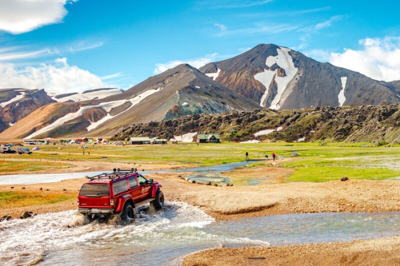 Island-mit-dem-Allrad-4-x-4-Fahrzeug-erkunden-Reisen-mit-Nordic-der-Skandinavien-Spezialist