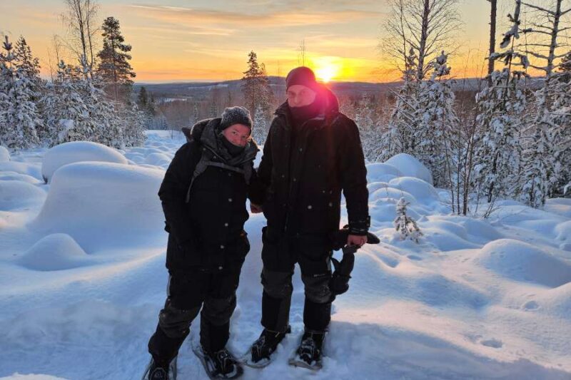 Anne-und-partner-auf-einer-Schneeschuhwanderung©Anne-Fritsch