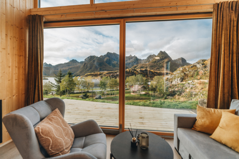 Ausblick-aus-dem-Skarungen-Resort-auf-den-Lofoten-Reisen-nach-Norwegen-mit-Nordic-der-Skandinavien-Spezialist.png