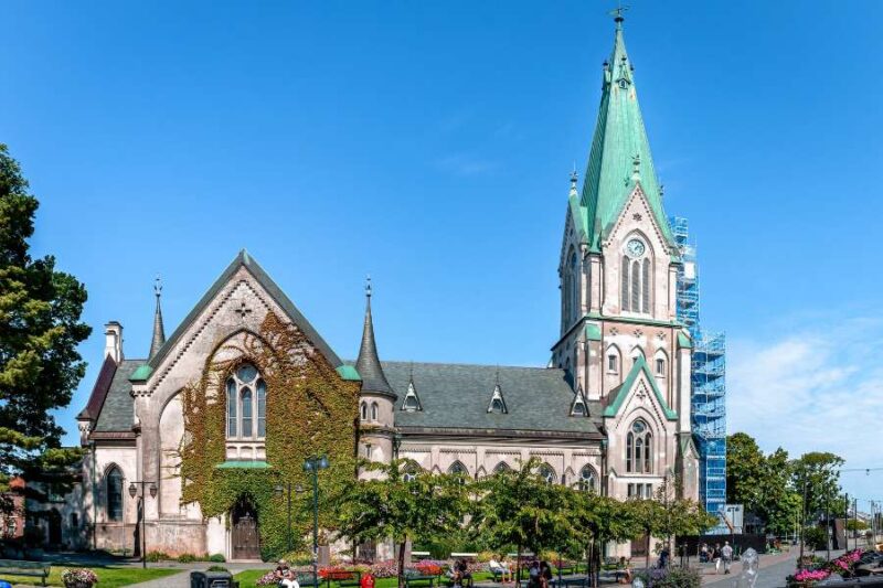 Domskirche-Kristiansand-Norwegen-Reisen-mit-Nordic-Skandinavien-Spezialist