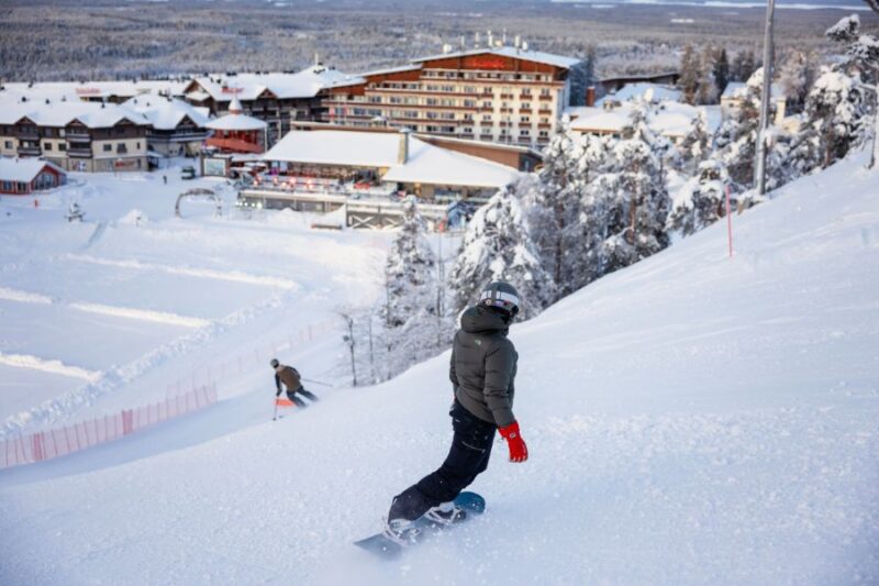 Skifahren-in-Ruka-Kuusam-rukaskiresort_HarriTarvainen-Reisen-nach-Lappland-mit-Nordic-der-Skandinavien-Spezialist