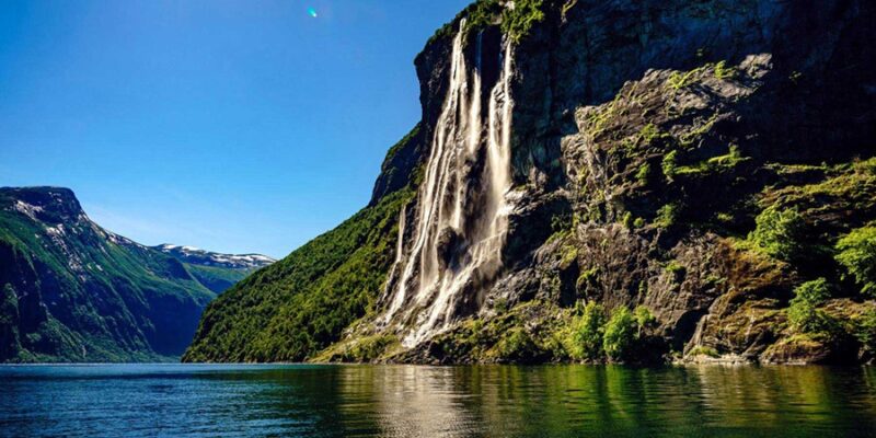 Norwegen-Geirangerfjord-Wasserfall-┬®-Fotolia