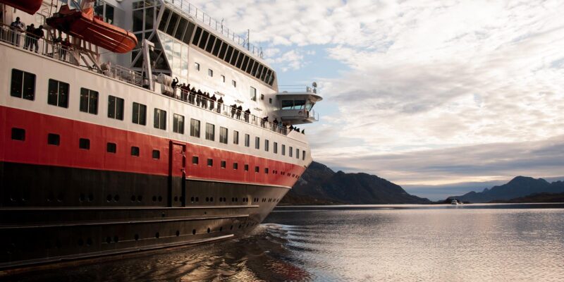 Hurtigruten-Schiff-Seereisen-mit-Nordic-der-Skandinavien-Spezialist