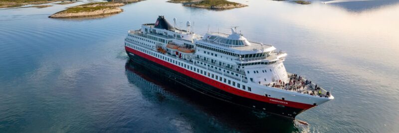 MS-Finnmarken-Seereisen-mit-Hurtigruten-entlang-der-norwegischen-Kueste-Reisen-mit-Nordic-der-Skandinavien-Spezialist