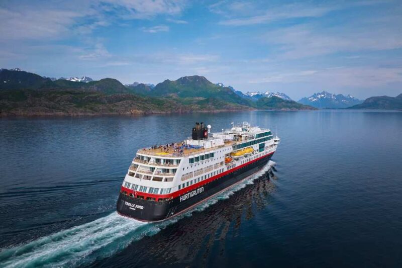 MS-Trollfjord-Hurtigruten-Schiff-Seereisen-entkang-der-norwegischen-Kueste-mit-Nordic-der-Skandinavien-Spezialist