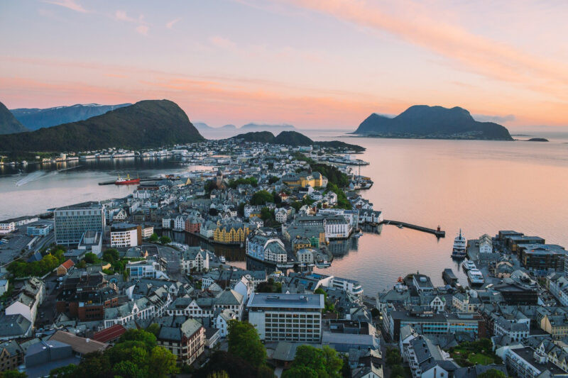 21-22-Alesund-Samuel-Taipalevisitnorway.com_