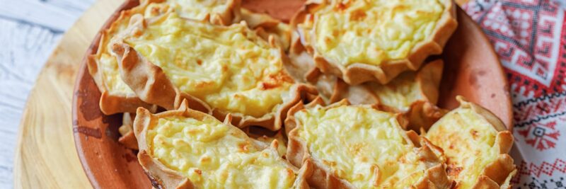 Die-typisch-finnische-Karelische-Pastete–Reise-nach-Finnland-mit-Nordic