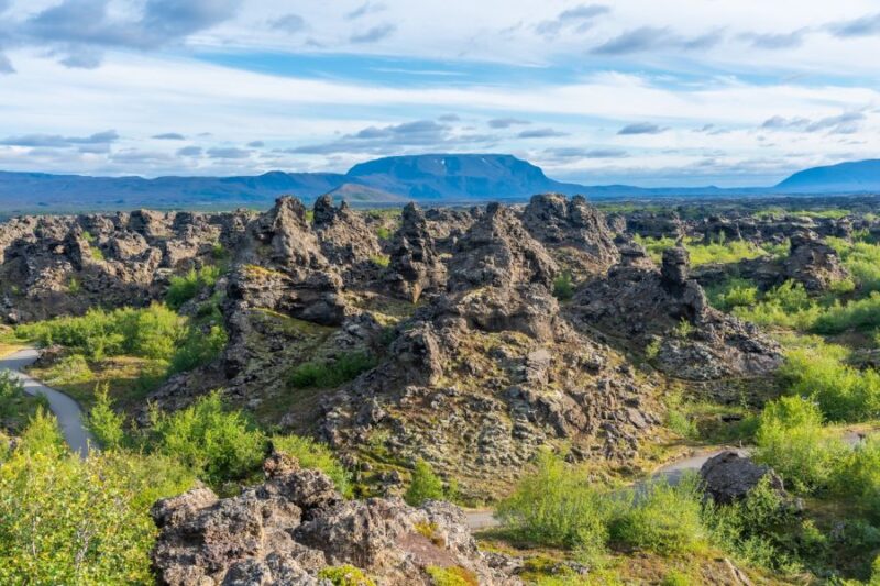 Dimmuborgir-Myvatn-Reisen-nach-Island-mit-Nordic-der-Skandinavien-Spezialist