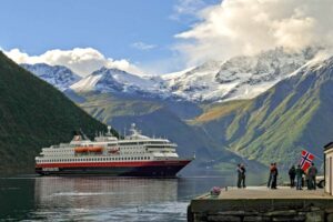 MS-Nordkapp-Hurtigruten-Norwegen-Reisen-mit-Nordic-der-Skandinavien-Spezialist