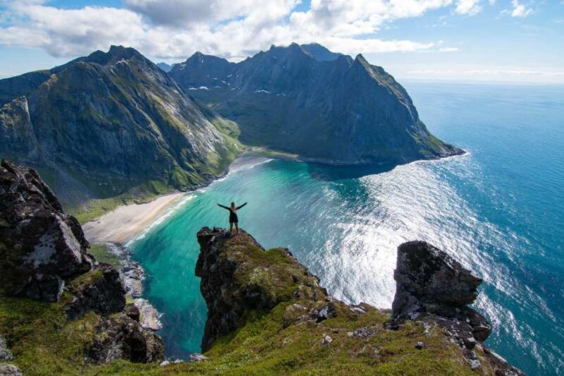 Wanderung-zum-Ryten-auf-die-Lofoten-mit-Nordic