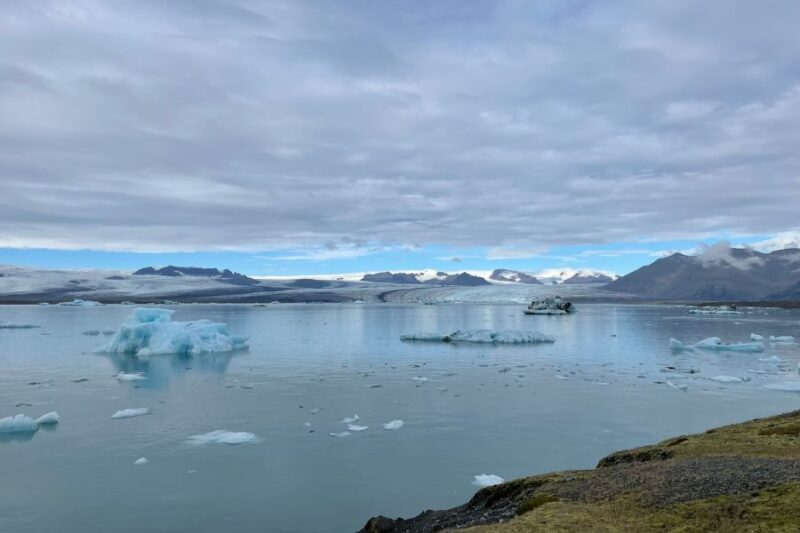 See-mit-Eisbergen-in-Island-Maximilian_S_Reisen-mit-Nordic-der-Skandinavien-Spezialist